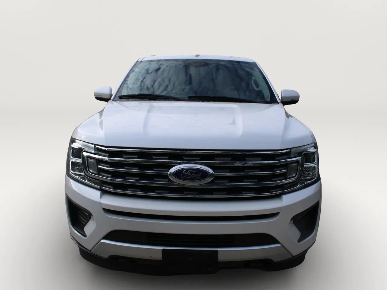 Used 2018 Ford Expedition XLT w/ Equipment Group 202A AWD/4WD image 2