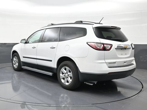 Used 2017 Chevrolet Traverse LS FWD image 3