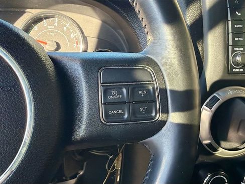 Used 2017 Jeep Wrangler Unlimited Sahara w/ Connectivity Group AWD/4WD image 29