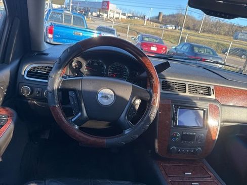Used 2007 Chevrolet Suburban LTZ w/ LTZ Preferred Equipment Group image 17
