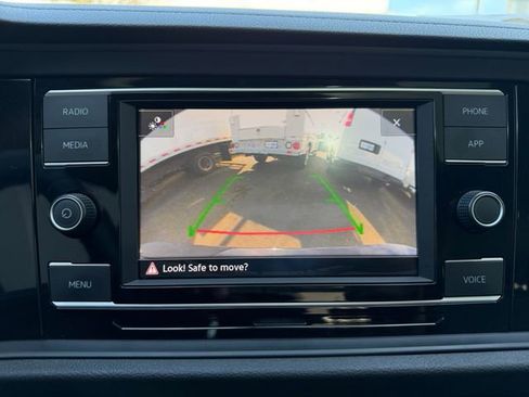 Used 2022 Volkswagen Jetta SE image 22