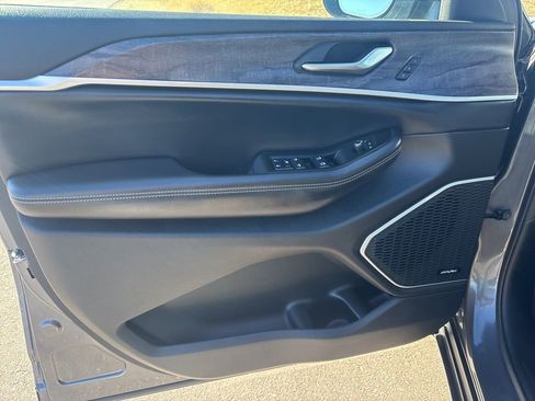 Used 2022 Jeep Grand Cherokee Limited 4xe w/ Luxury Tech Group II image 10