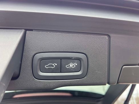 Used 2023 Volvo XC60 B5 Plus image 9