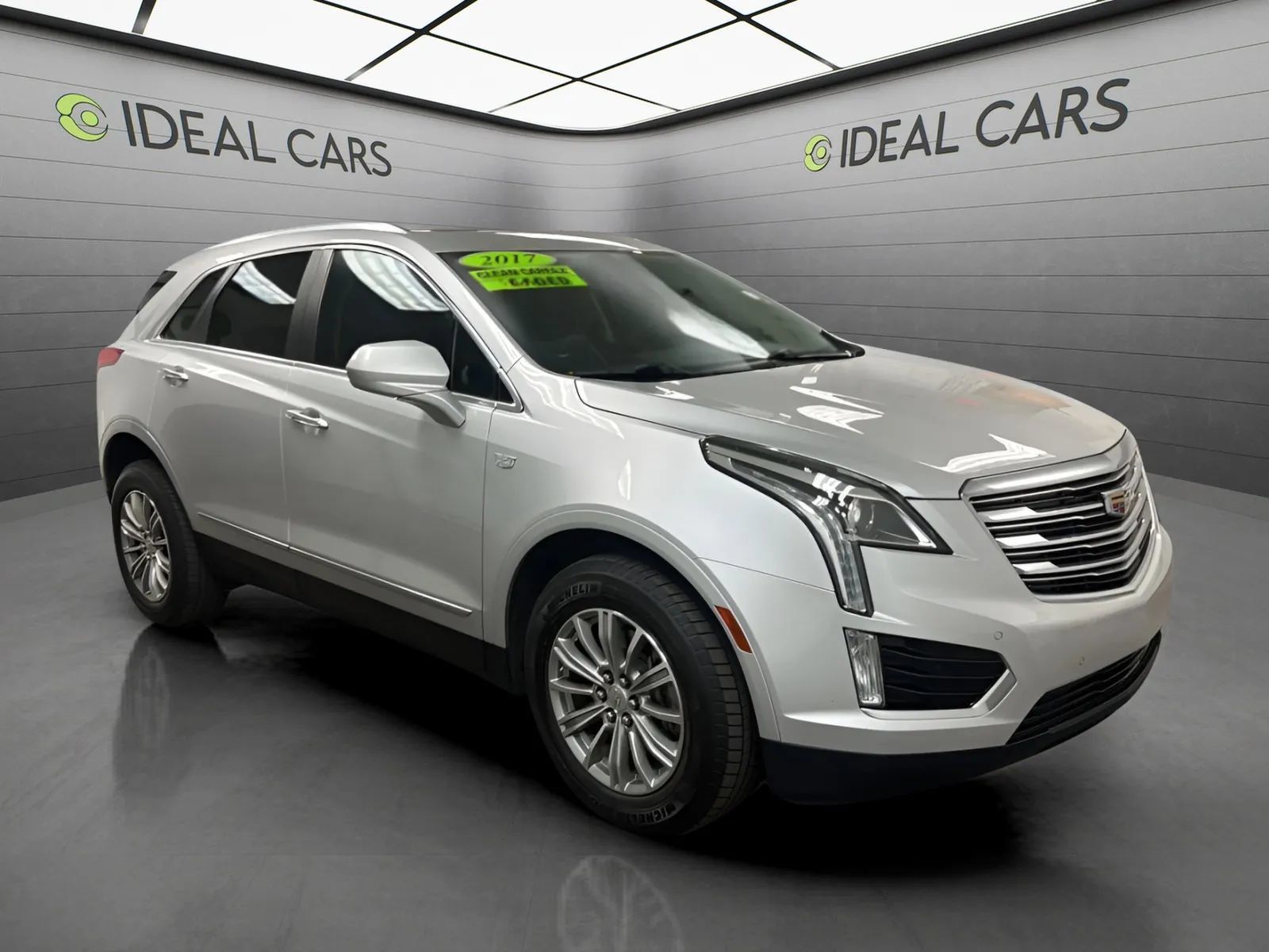 Used 2017 Cadillac XT5 Luxury FWD image 3