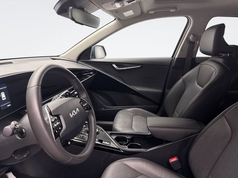 Used 2024 Kia Niro SX Touring FWD image 9