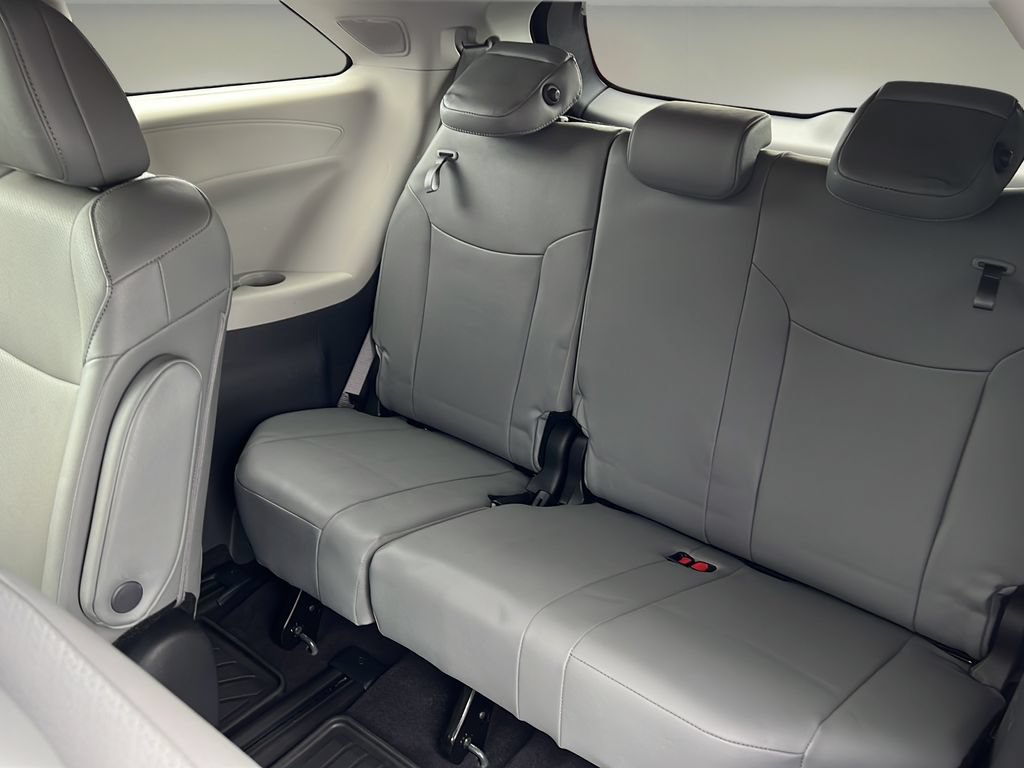 Certified 2024 Toyota Sienna XLE AWD/4WD image 17