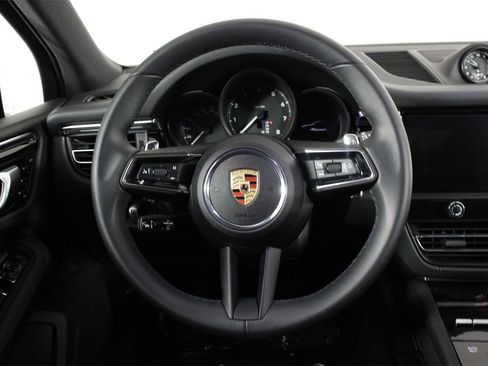 Used 2025 Porsche Macan image 12