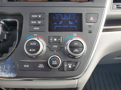 Used 2019 Toyota Sienna XLE image 36