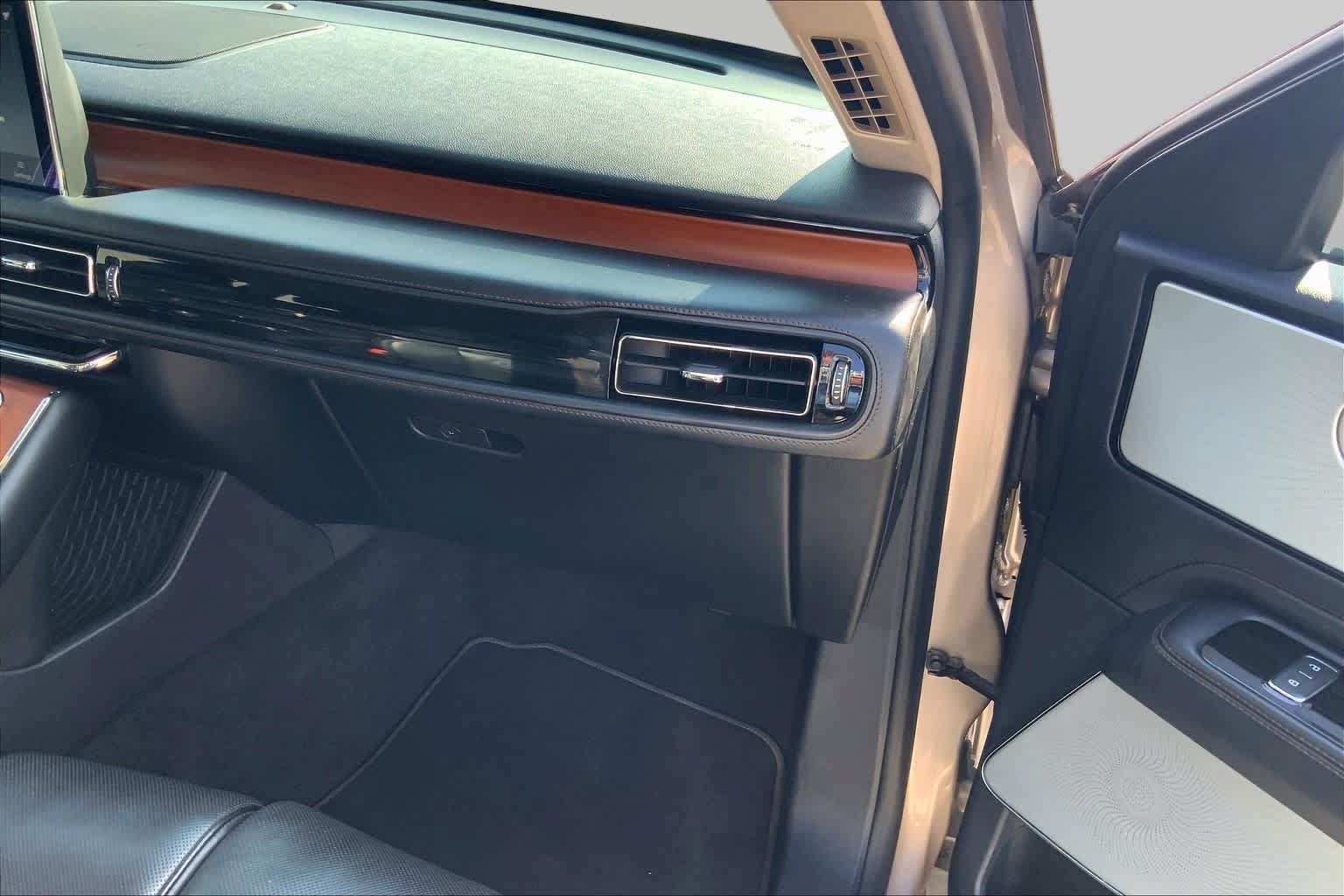 Used 2020 Lincoln Aviator Reserve w/ Equipment Group 201A RWD image 18