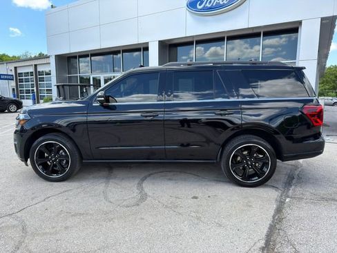Used 2024 Ford Expedition Limited RWD image 4