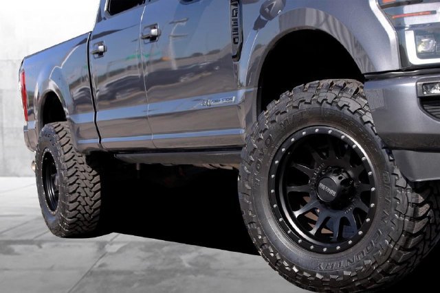 Used 2022 Ford F350 Lariat w/ Black Appearance Package AWD/4WD image 3