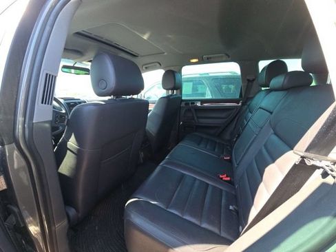 Used 2010 Volkswagen Touareg TDI AWD/4WD image 11