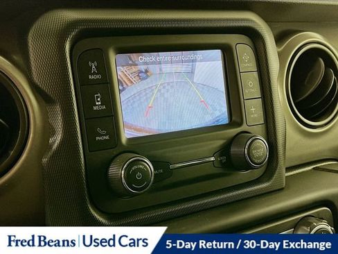 Used 2018 Jeep Wrangler Sport image 16