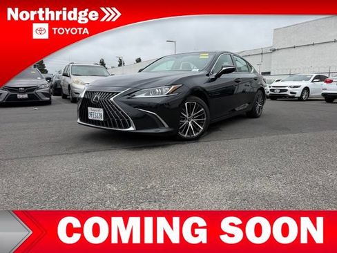 Used 2023 Lexus ES 300h w/ Premium Package FWD image 2