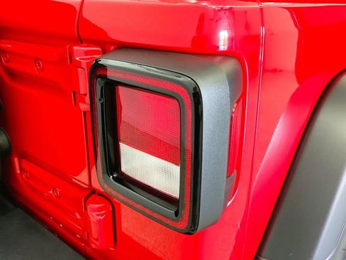 Used 2023 Jeep Wrangler Sport AWD/4WD image 31