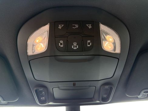 Used 2025 Chrysler Pacifica Limited FWD image 17