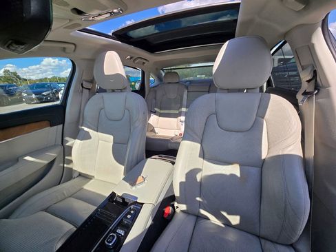 Used 2018 Volvo S90 T8 Inscription w/ Convenience Package image 26