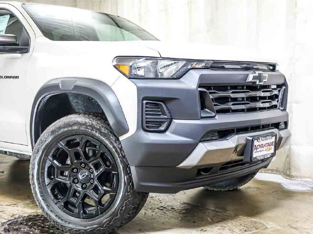 New 2026 Chevrolet Colorado Trail Boss w/ LPO, Tailgate Decal Package AWD/4WD image 3
