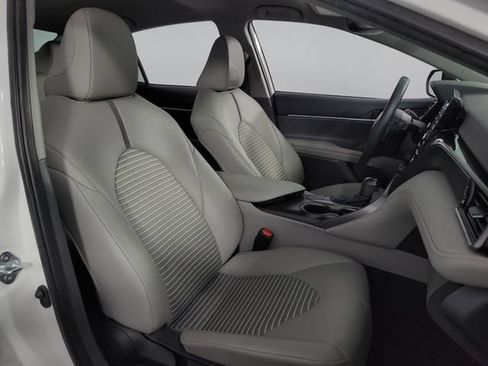 Used 2023 Toyota Camry SE w/ Convenience Package FWD image 15