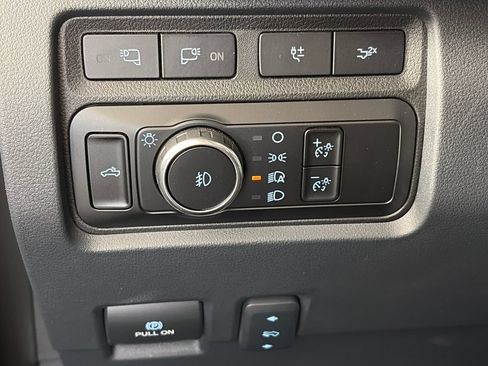 Used 2023 Ford F250 Lariat w/ Lariat Ultimate Package AWD/4WD image 25