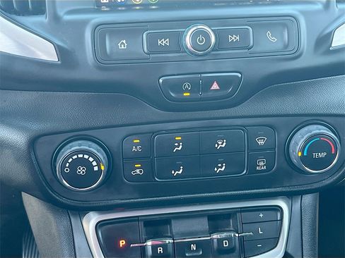 Used 2022 GMC Terrain SLE image 15