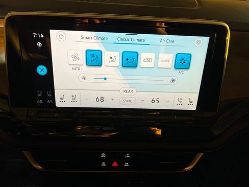 Used 2024 Volkswagen Atlas SE image 25