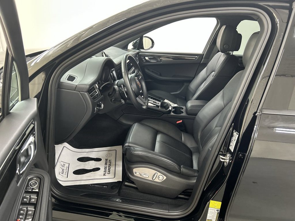 Certified 2026 Porsche Macan AWD/4WD image 9