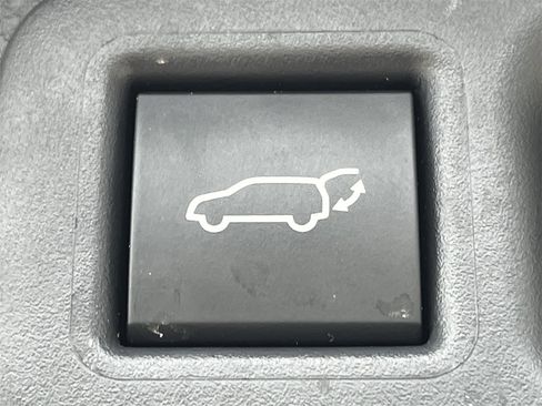 Used 2025 Toyota Highlander XLE image 30