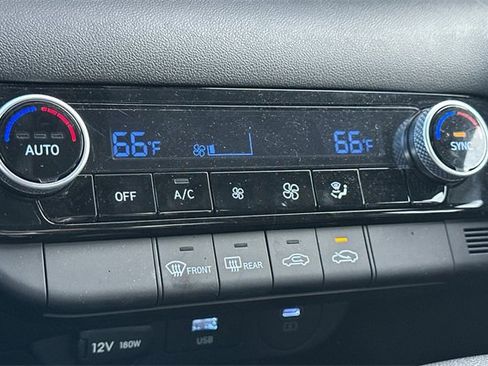 Used 2025 Hyundai Elantra Blue image 18