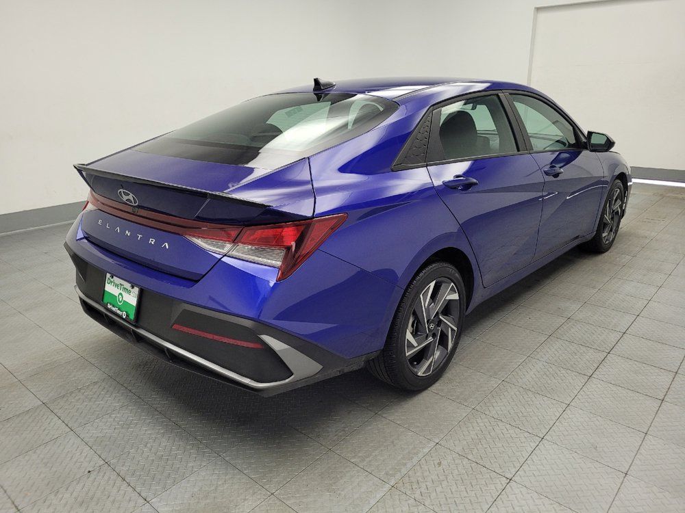 Used 2025 Hyundai Elantra Sport FWD image 9