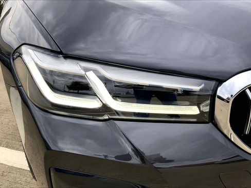 Used 2022 BMW 540i w/ M Sport Package image 27