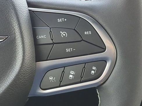 New 2025 Chrysler Pacifica Select image 26