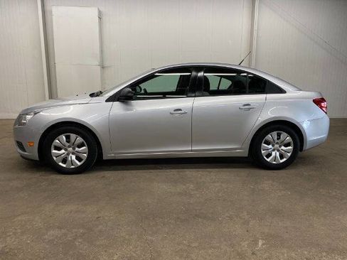 Used 2014 Chevrolet Cruze LS image 2