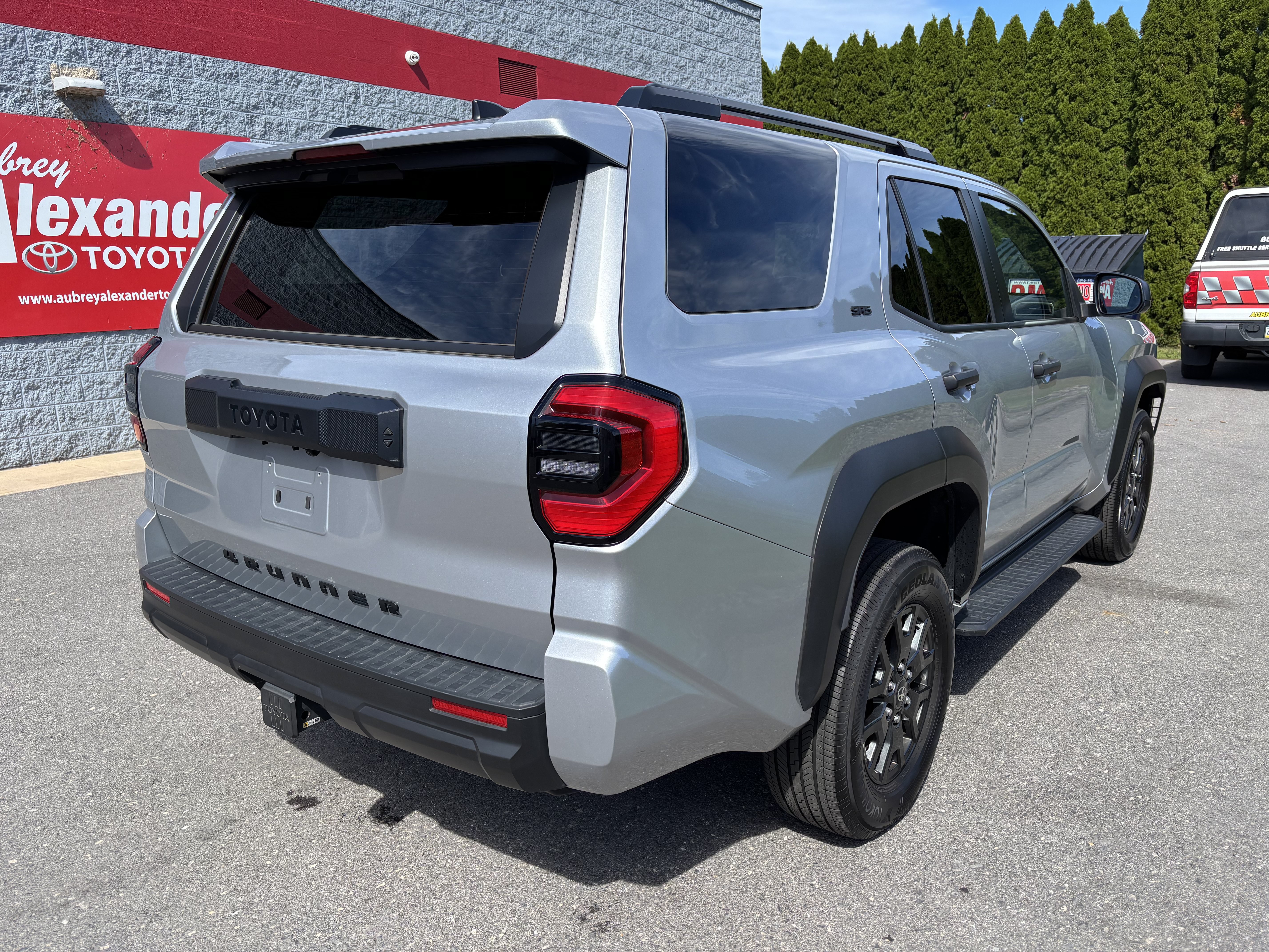 Used 2025 Toyota 4Runner SR5 AWD/4WD image 3