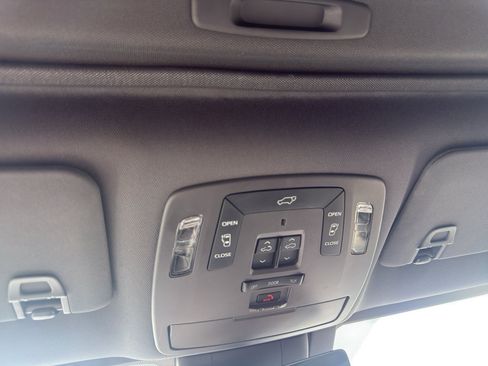 Used 2023 Toyota Sienna Platinum AWD/4WD image 21