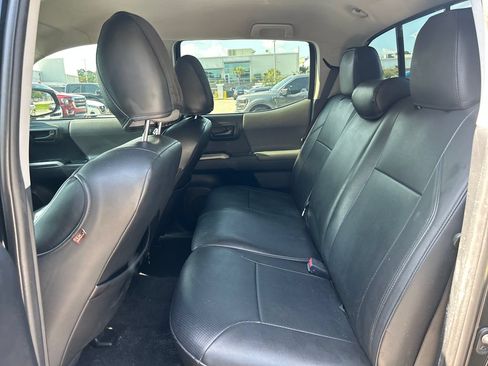 Used 2019 Toyota Tacoma SR5 RWD image 13