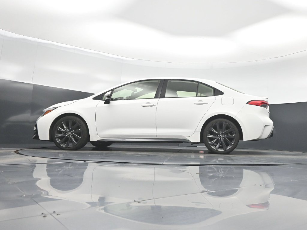 Used 2025 Toyota Corolla SE w/ SE Premium Package FWD image 7