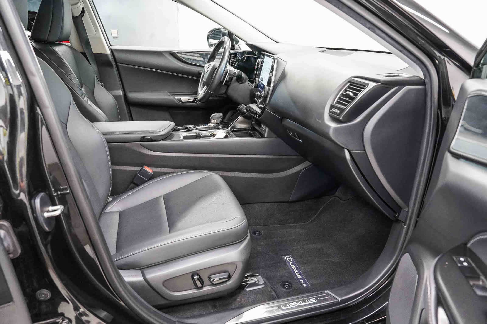Used 2025 Lexus NX 350h AWD w/ Accessory Package (2T) image 17