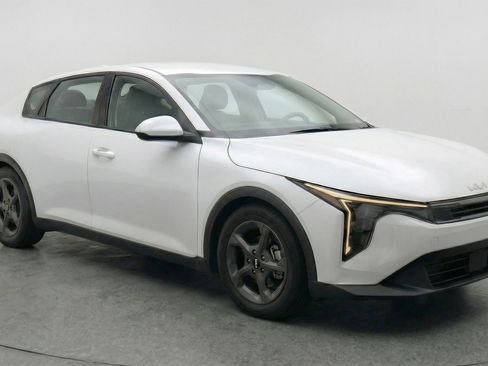 Used 2025 Kia K4 LXS image 1