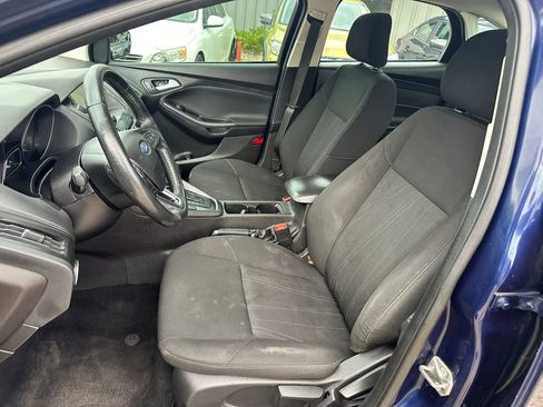 Used 2017 Ford Focus SEL w/ Cold Weather Package FWD image 9