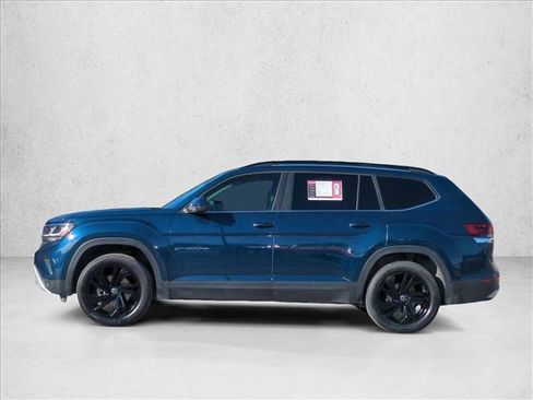 Used 2022 Volkswagen Atlas SE w/ Black Wheel Package image 9