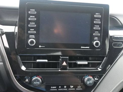 Used 2024 Toyota Camry SE FWD image 11