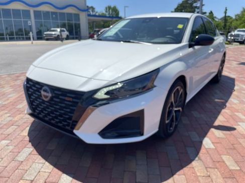 Used 2024 Nissan Altima 2.5 SR FWD image 1