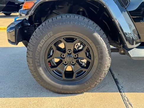 Used 2021 Jeep Wrangler Unlimited Sahara image 8