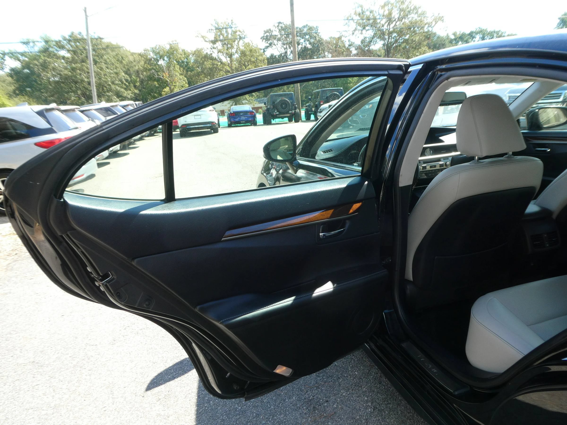 Used 2013 Lexus ES 350 w/ Luxury Pkg FWD image 30