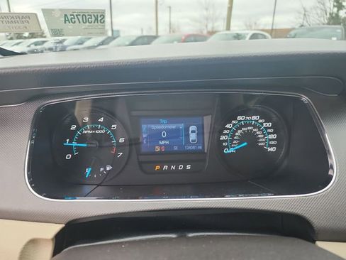 Used 2016 Ford Taurus SE image 17