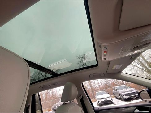 Used 2022 Volkswagen Tiguan SE image 21