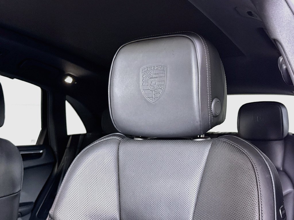 Certified 2025 Porsche Macan AWD/4WD image 25