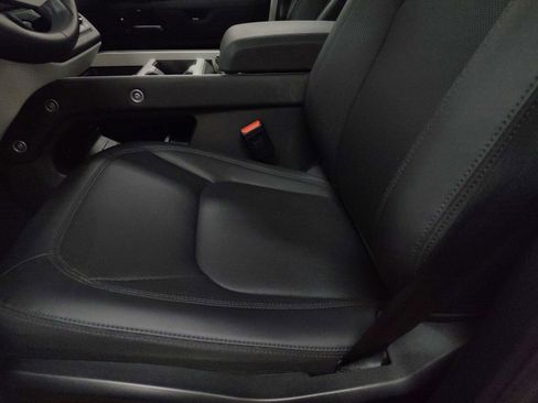 Used 2025 Land Rover Defender 110 S image 16