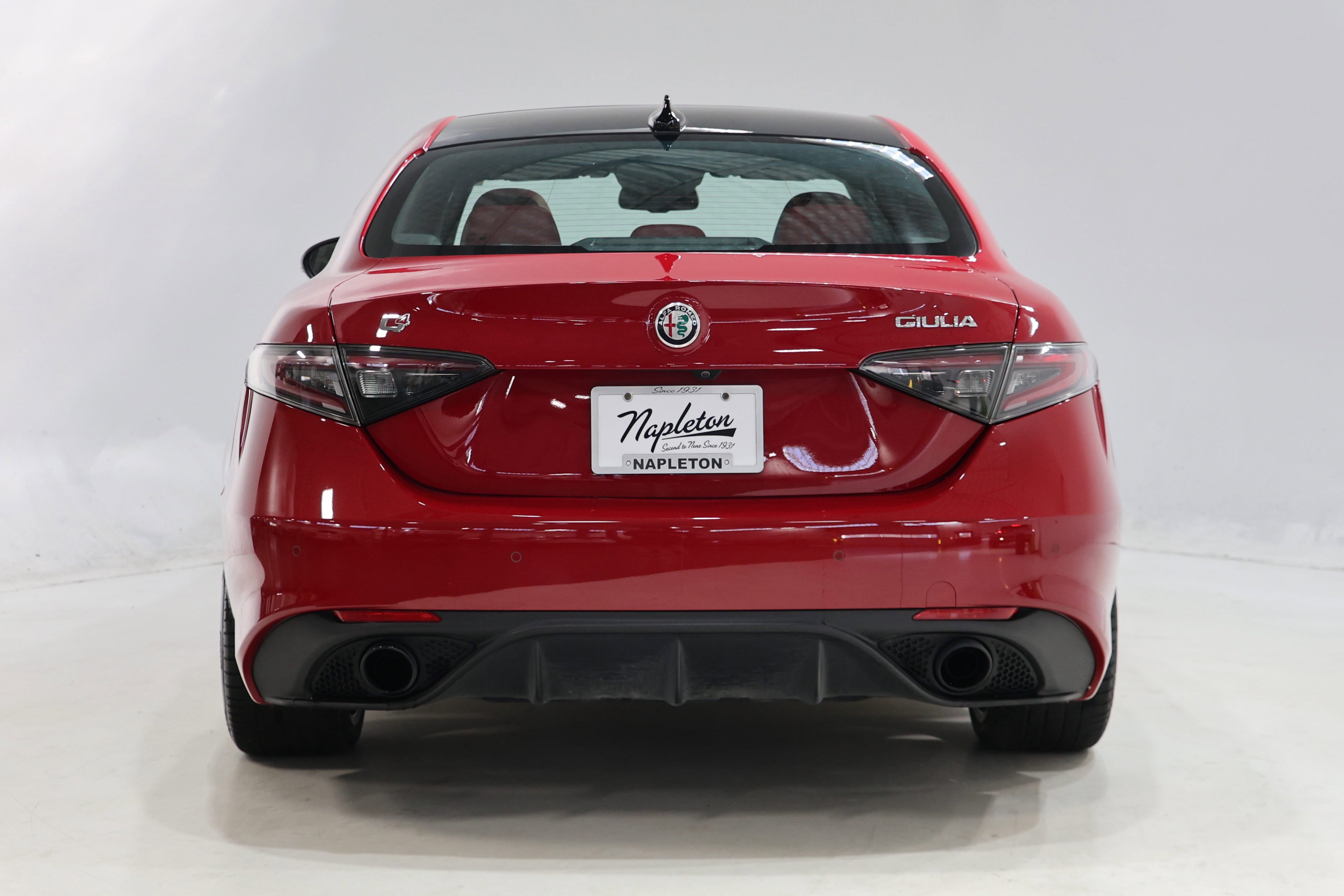 Certified 2024 Alfa Romeo Giulia Veloce AWD/4WD image 6